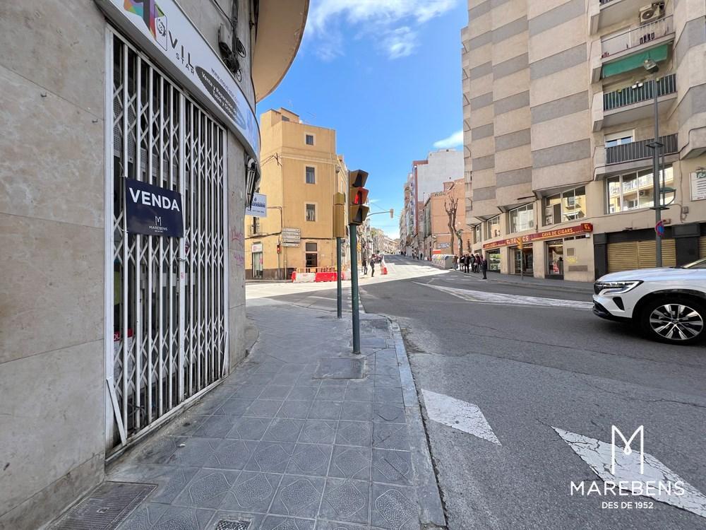 Local en venta en la Avenida Estanislau Figueres - 2/11