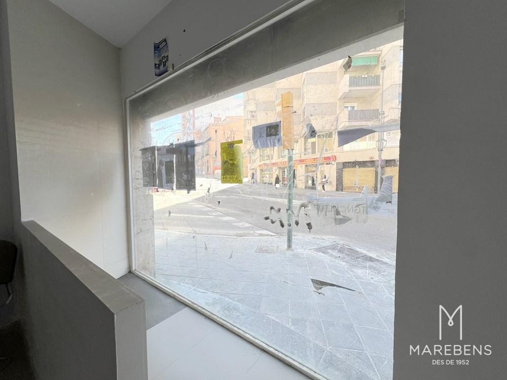 Local en venta en la Avenida Estanislau Figueres - 3/11