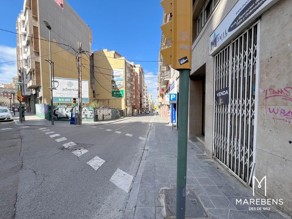 Local en venta en la Avenida Estanislau Figueres - 5/11