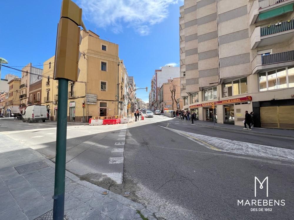 Local en venta en la Avenida Estanislau Figueres - 9/11