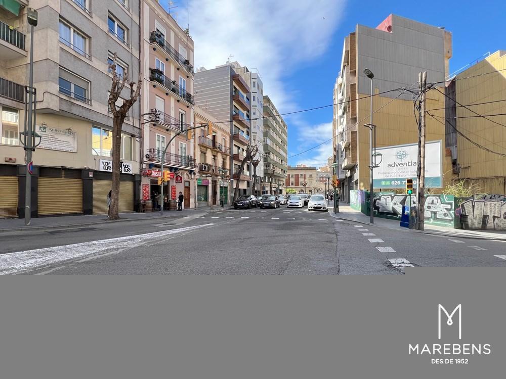 Local en venta en la Avenida Estanislau Figueres - 10/11