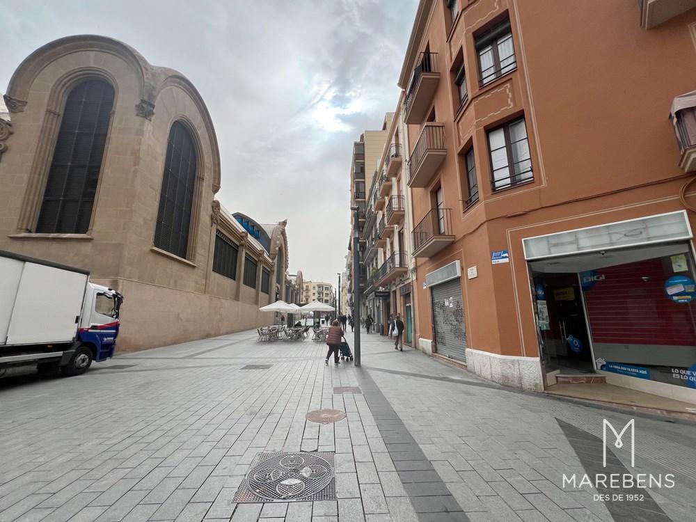 Local en alquiler en la Calle Reding - 8/13