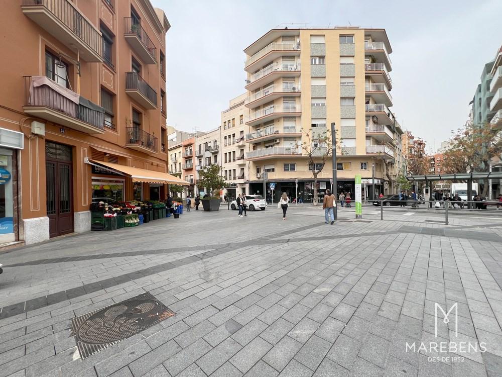 Local en alquiler en la Calle Reding - 10/13