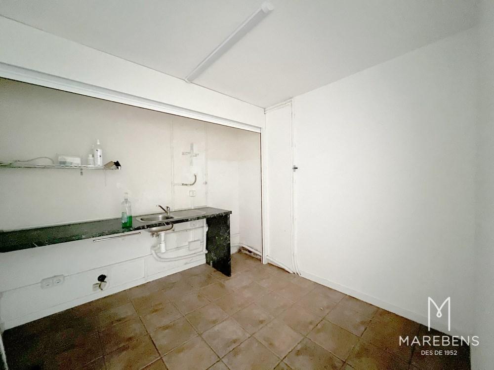 Local en venta en la Calle Baro IV Torres - 8/11