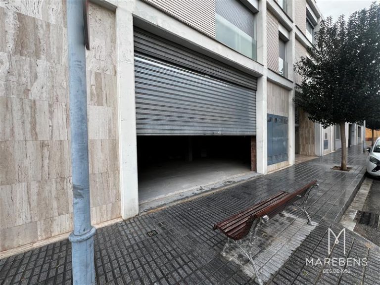 Local en alquiler en la Calle Pere de Cardona