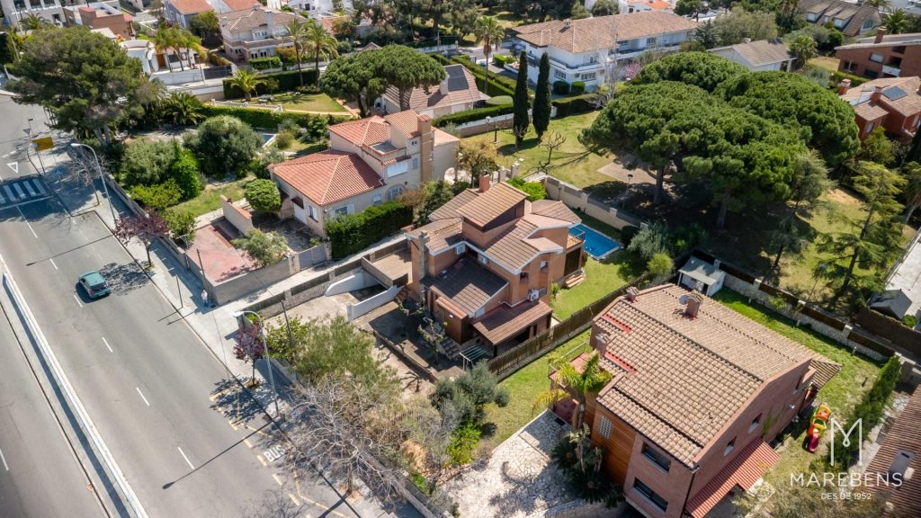 Casa en venda al Carrer Cavet - 65/67