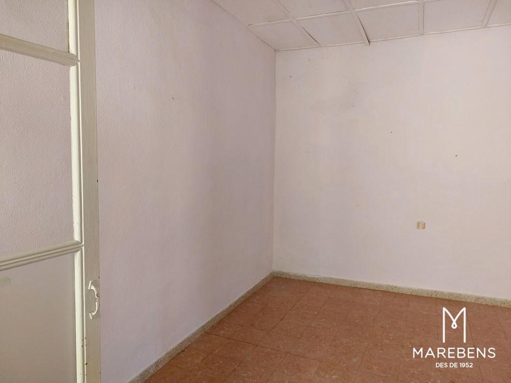 Edificio en venta en la Calle de la Cort - 18/22
