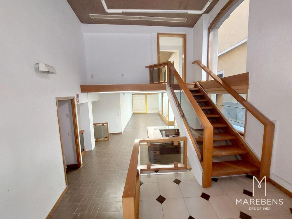 Edificio en venta en la Calle de la Cort - 8/22