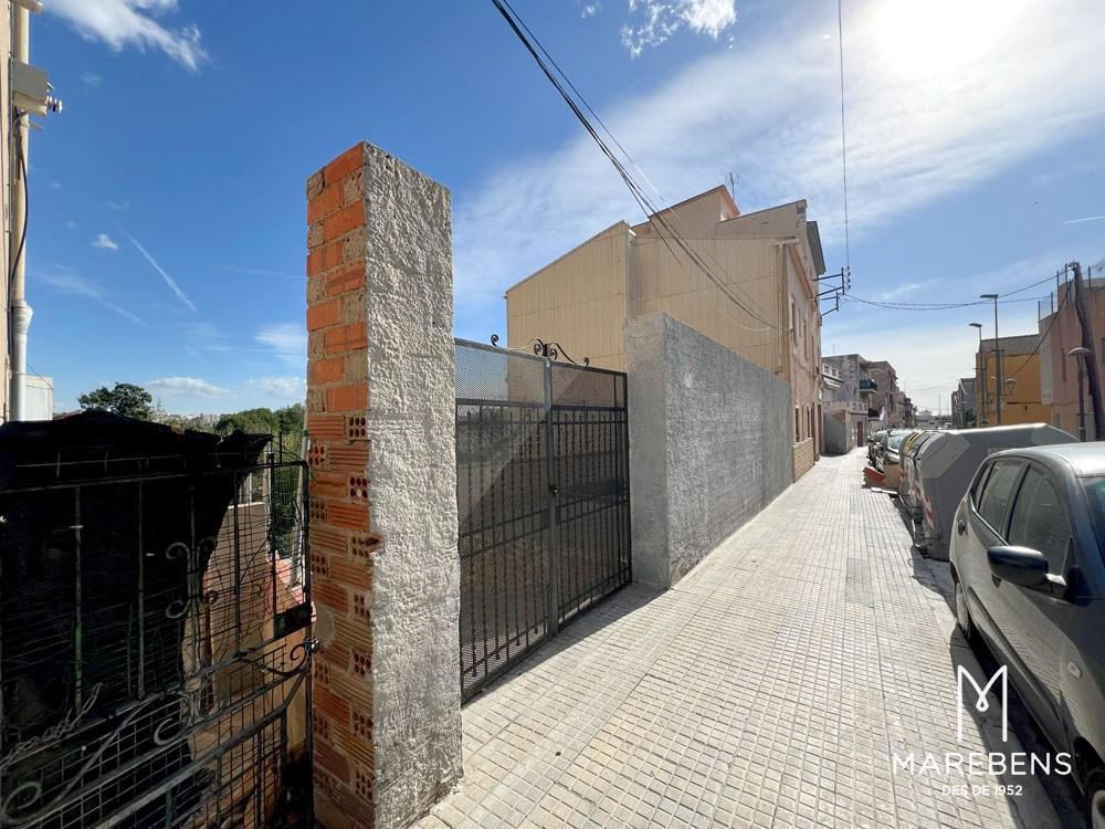 Edificio en venta para inversión en la Calle del Francolí - 3/5