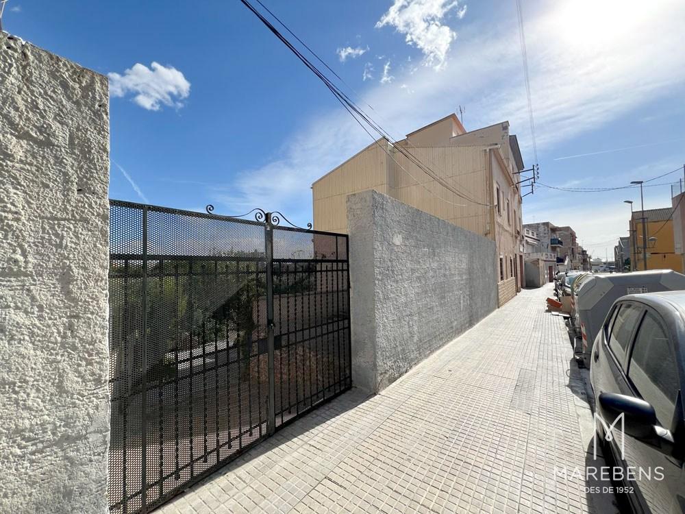 Edificio en venta para inversión en la Calle del Francolí - 1/5