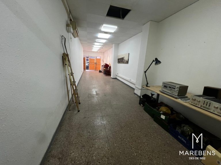 Local en venta en la Calle Caputxins
