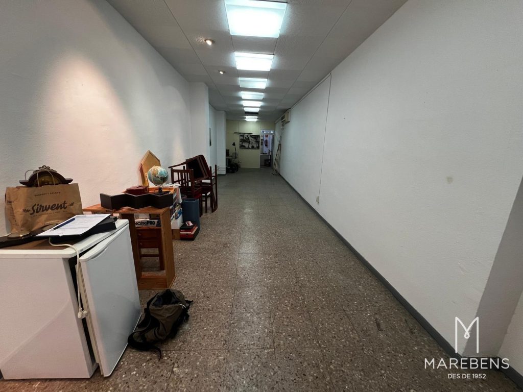 Local en venta en la Calle Caputxins - 2/6