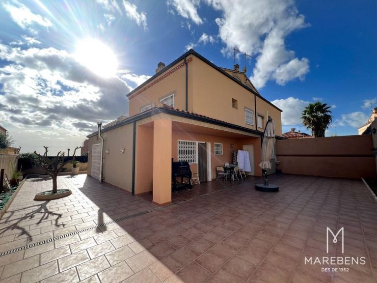 Casa en venta en la Calle Josep Castellet