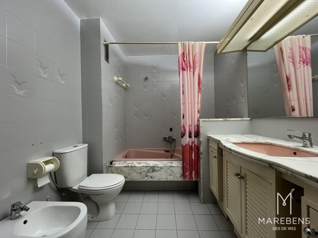 Piso en venta en la Calle Jaume Huguet - 12/26