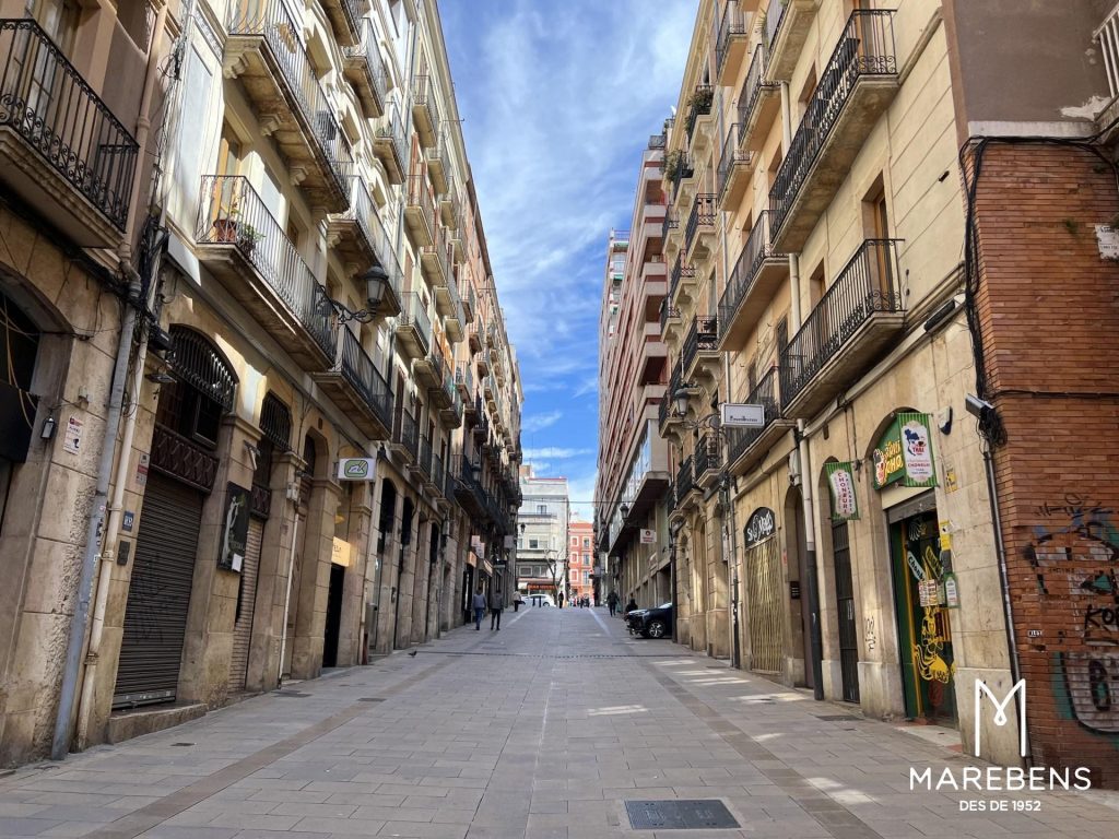 Local en venta para inversión en la Calle Comte de Rius - 3/5