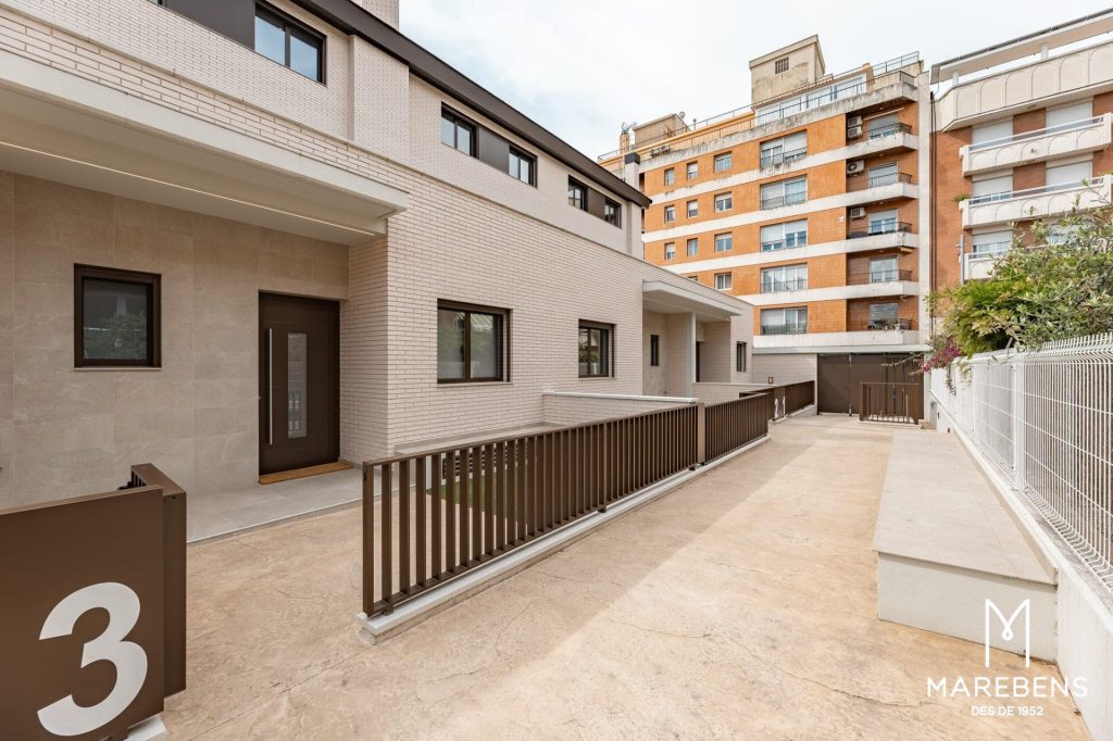 Casa en venta en la Calle Bertran de Castellet - 54/56
