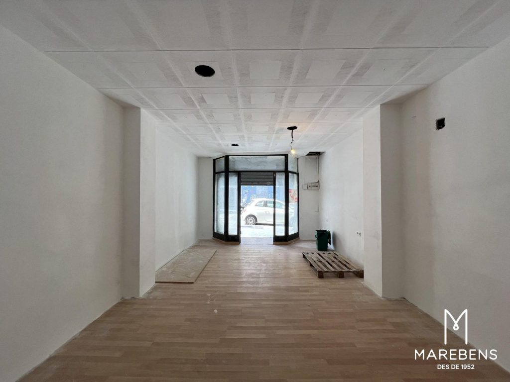 Local en alquiler en la Avenida Reina María Cristina - 4/8