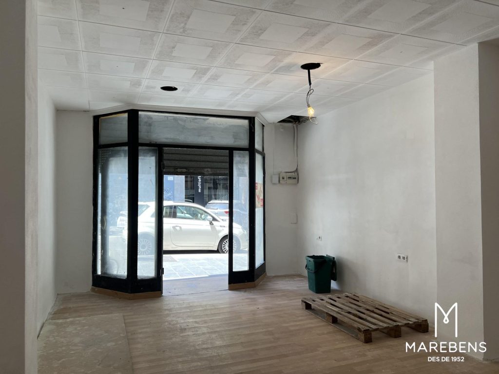 Local en alquiler en la Avenida Reina María Cristina - 5/8