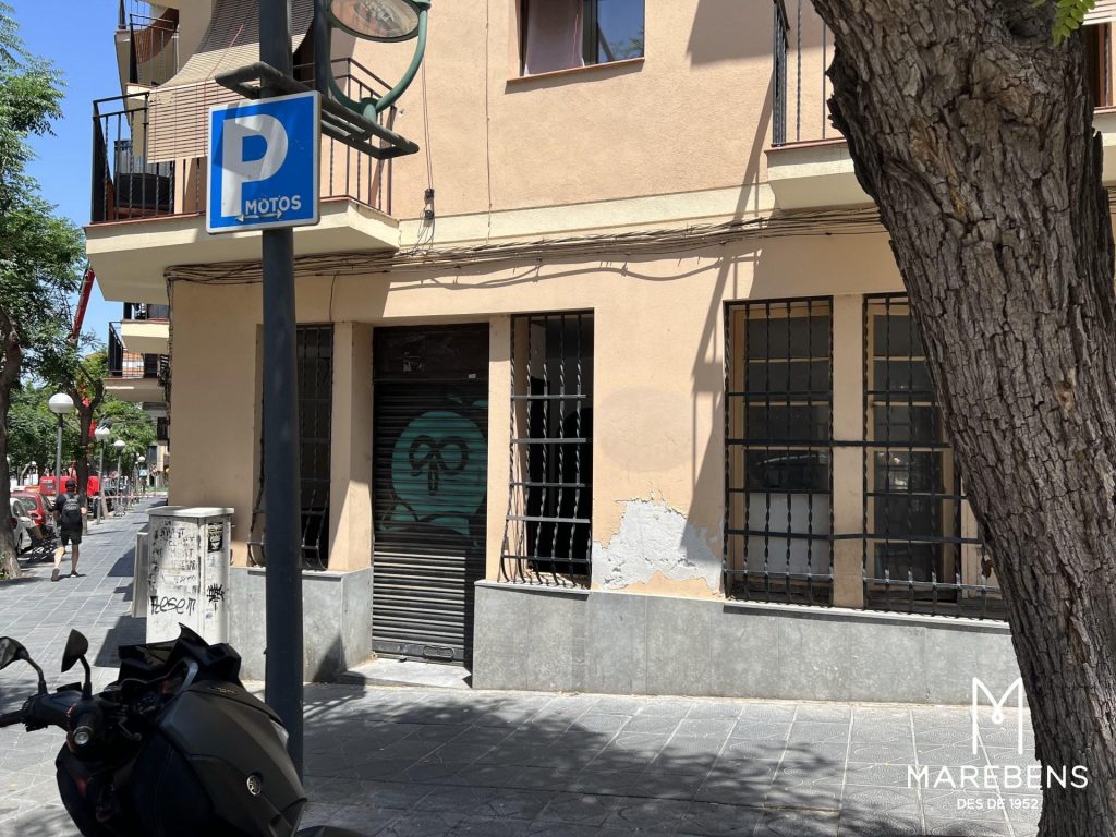 Local en alquiler en la Avenida María Cristina - 1/7
