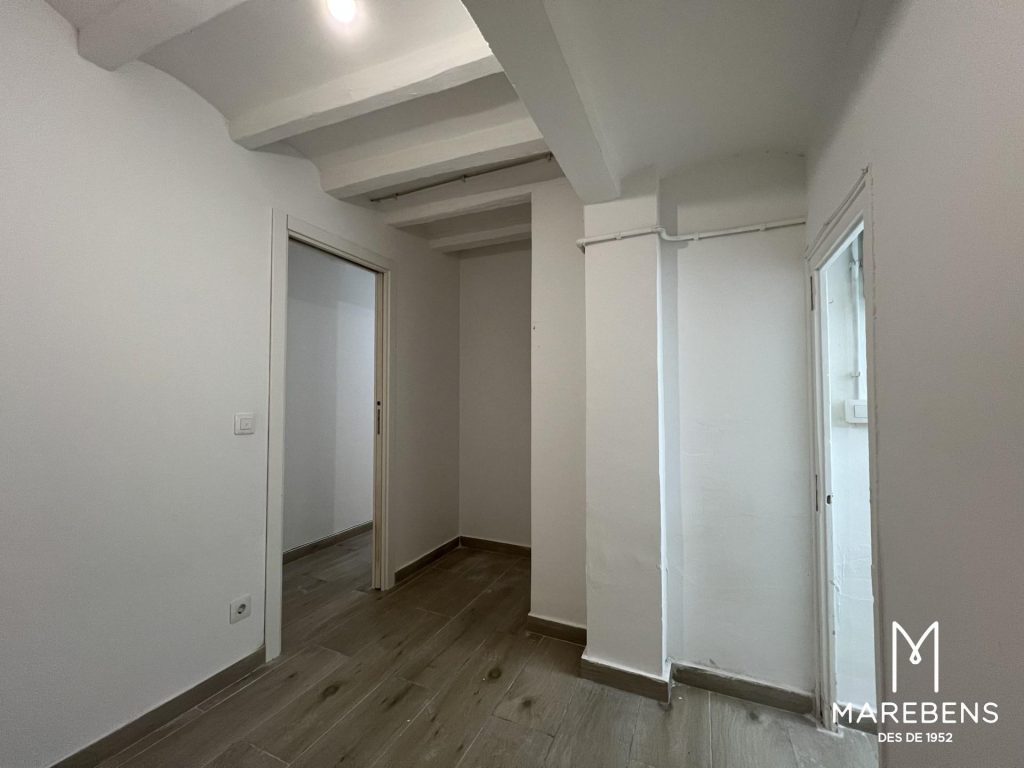 Piso en venta en la Calle Pons d’Icart - 8/19