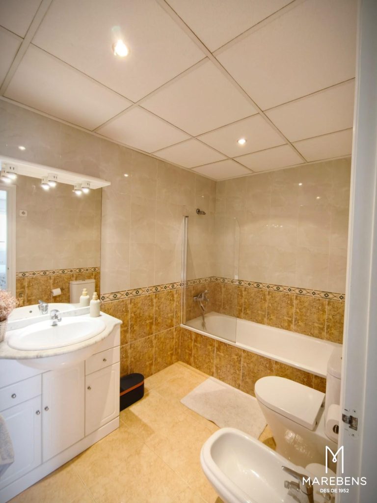 Piso en venta en la Calle Set Lledoners - 12/16